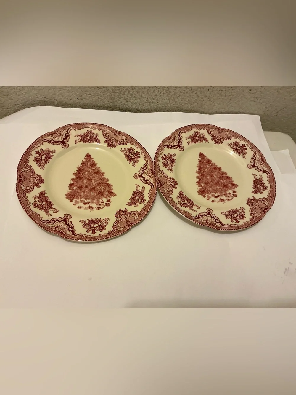 2 Johnson Brothers Old Britain Castles PINK CHRISTMAS TREE 8” dinner Plates G26